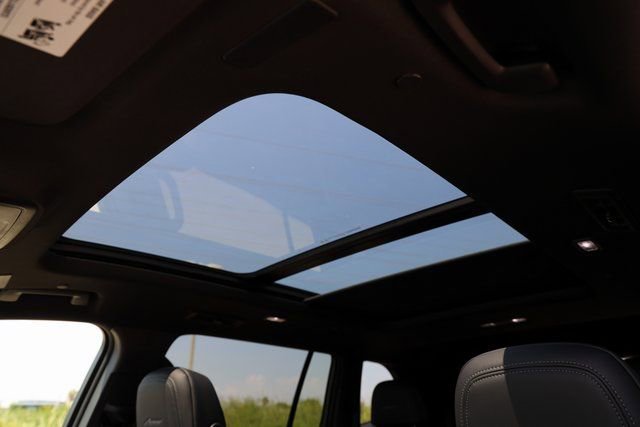 New 2026 Buick Enclave Avenir image 11