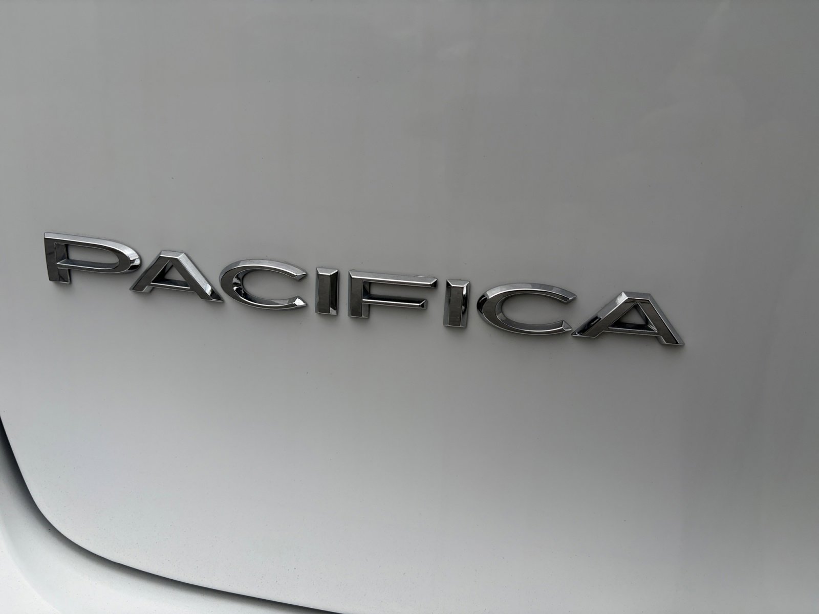 Used 2025 Chrysler Pacifica Select image 28