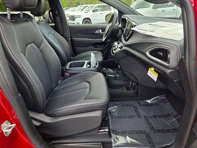 New 2026 Chrysler Pacifica Select FWD image 13