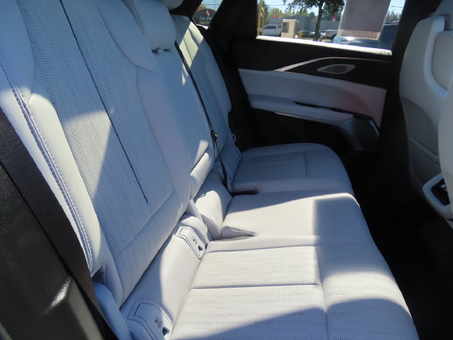 Used 2025 Cadillac Lyriq Luxury RWD image 40