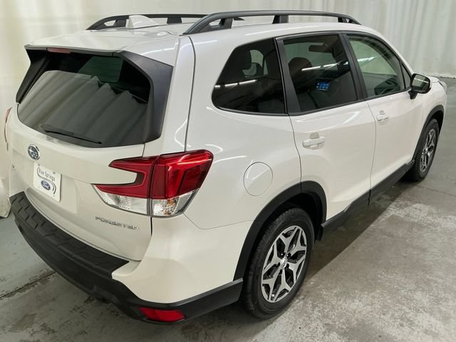 Used 2023 Subaru Forester Premium AWD/4WD image 3
