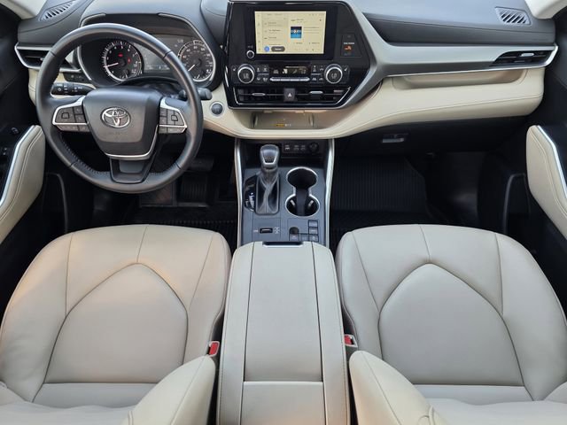 Certified 2025 Toyota Highlander XLE FWD image 23