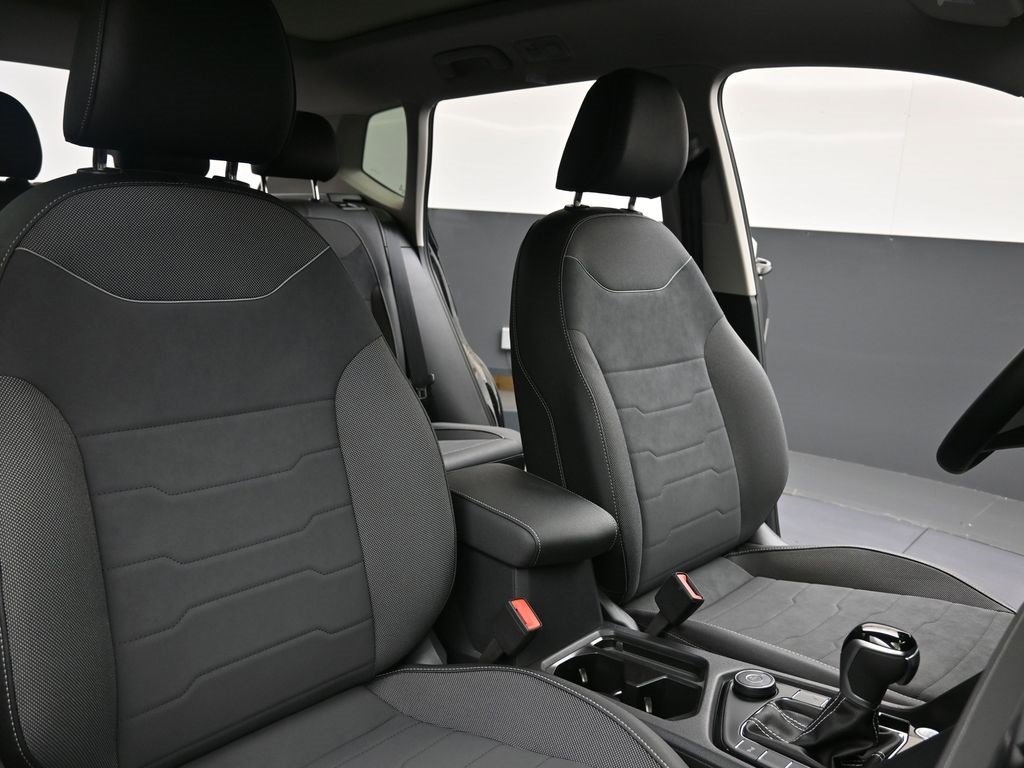 New 2025 Volkswagen Taos SE image 13
