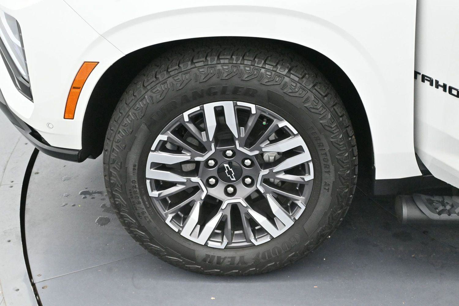 Used 2025 Chevrolet Tahoe Z71 w/ Z71 Off-Road Package AWD/4WD image 32