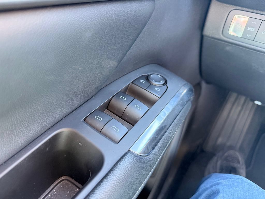 Used 2025 Chevrolet Traverse LT FWD image 24