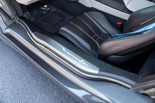 Used 2020 BMW i8 Coupe AWD/4WD image 54