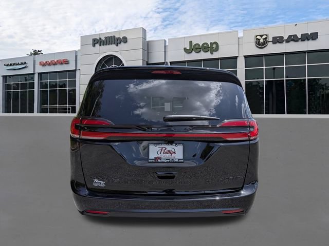 New 2027 Chrysler Pacifica Limited FWD image 5