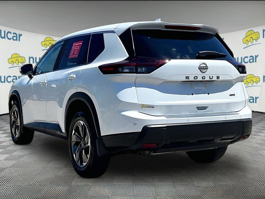Used 2025 Nissan Rogue SV AWD/4WD image 4