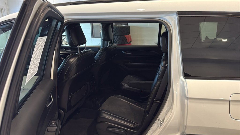 Used 2025 Jeep Grand Cherokee L Altitude image 19