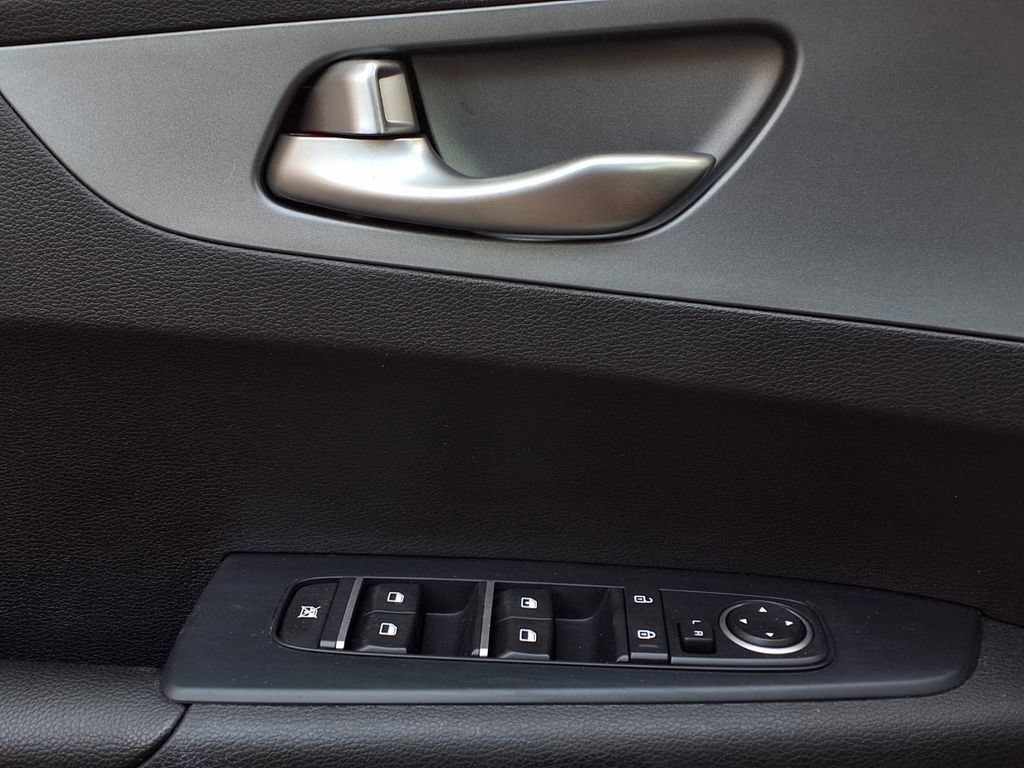 Used 2020 Kia Forte LXS FWD image 15