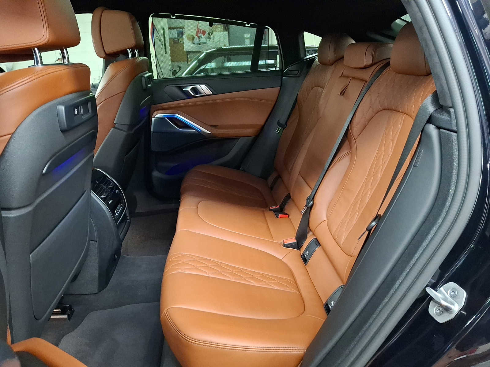 Used 2022 BMW X6 xDrive40i w/ Executive Package image 8