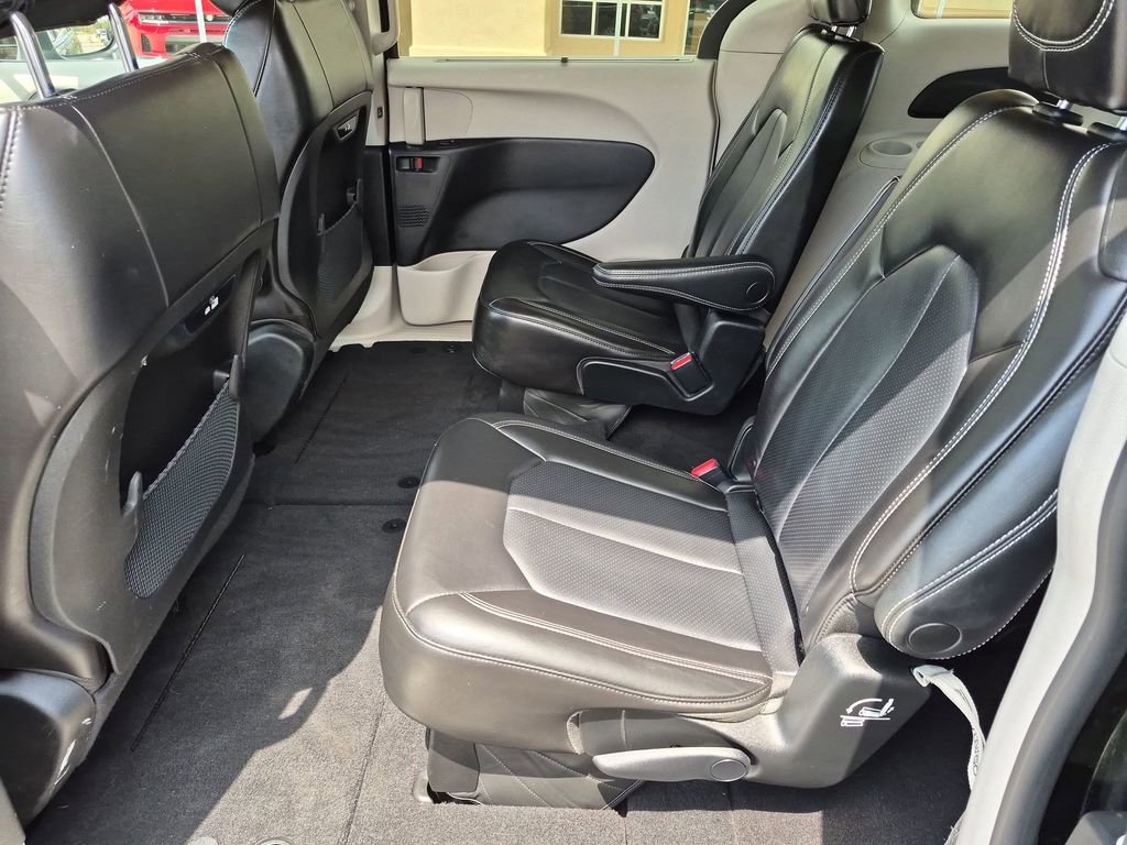 Certified 2023 Chrysler Pacifica Touring-L FWD image 25