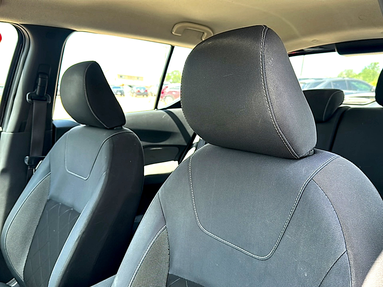 Used 2019 Nissan Kicks SV FWD image 6