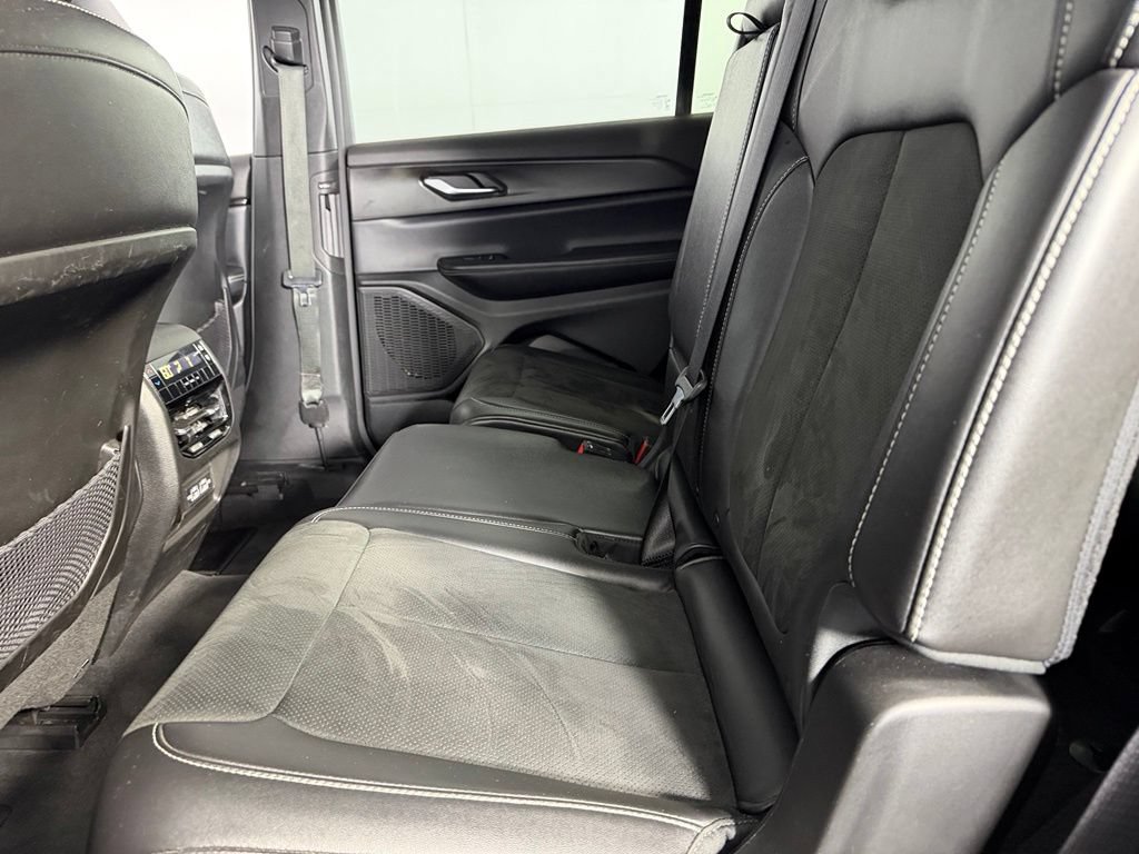 Used 2023 Jeep Grand Cherokee L Laredo AWD/4WD image 26