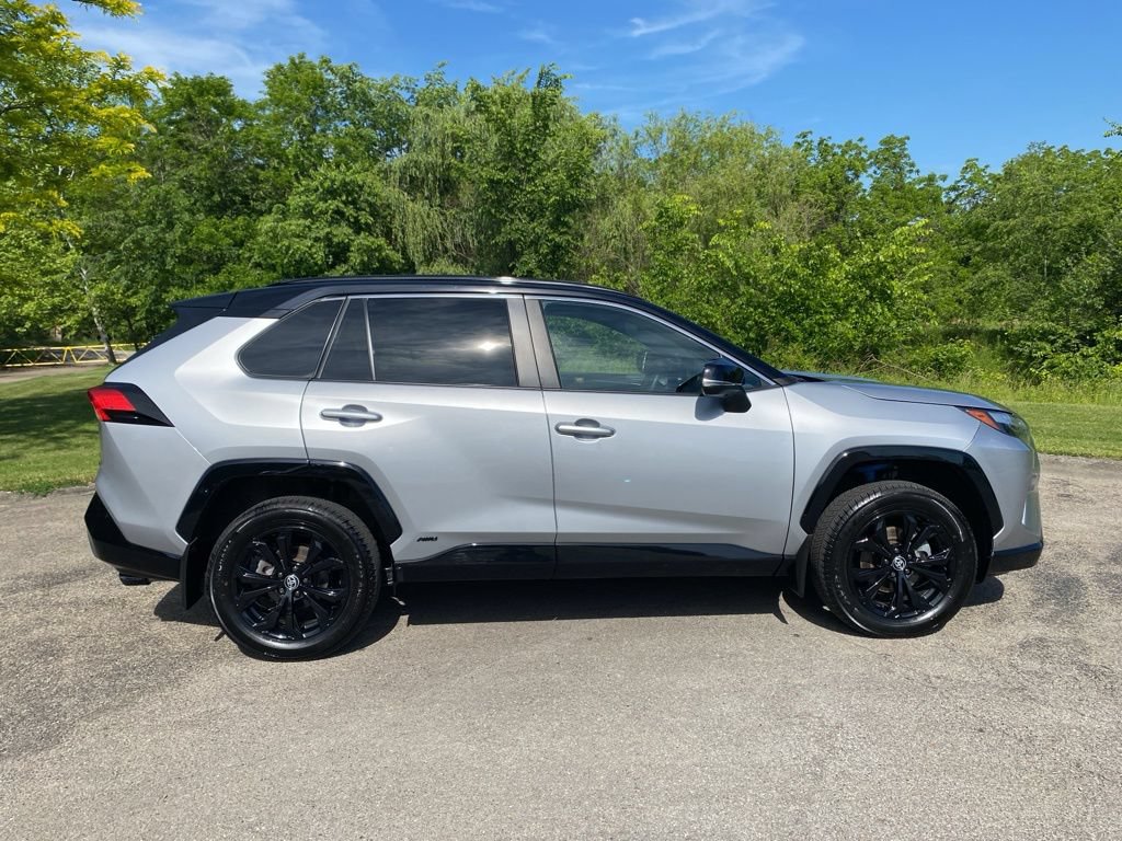 Used 2023 Toyota RAV4 XSE AWD/4WD image 2