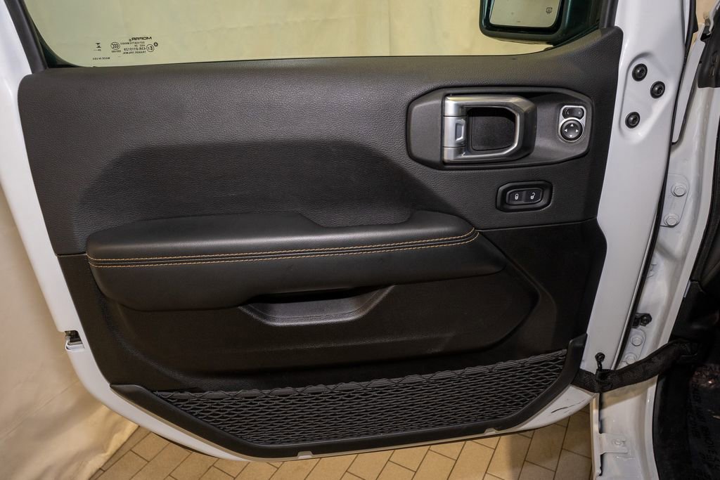 Used 2025 Jeep Wrangler Sahara image 11