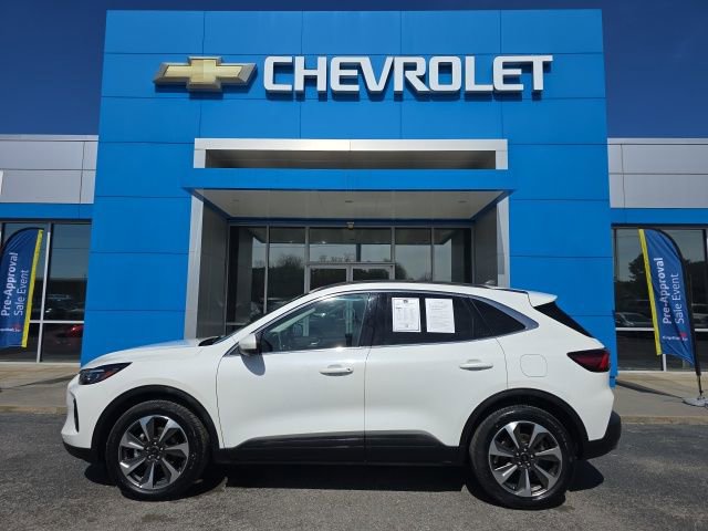 Used 2023 Ford Escape Platinum w/ Class II Trailer Tow Package image 2