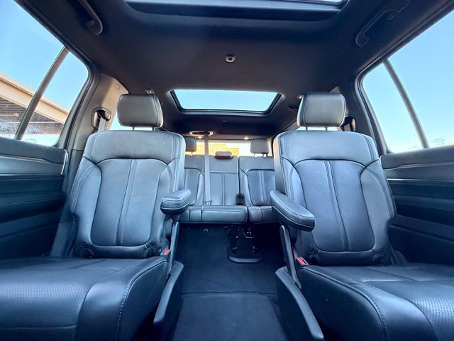 Used 2023 Jeep Wagoneer Series II AWD/4WD image 17