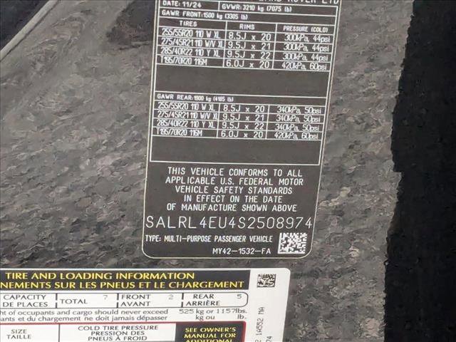 Used 2025 Land Rover Discovery Dynamic SE image 19