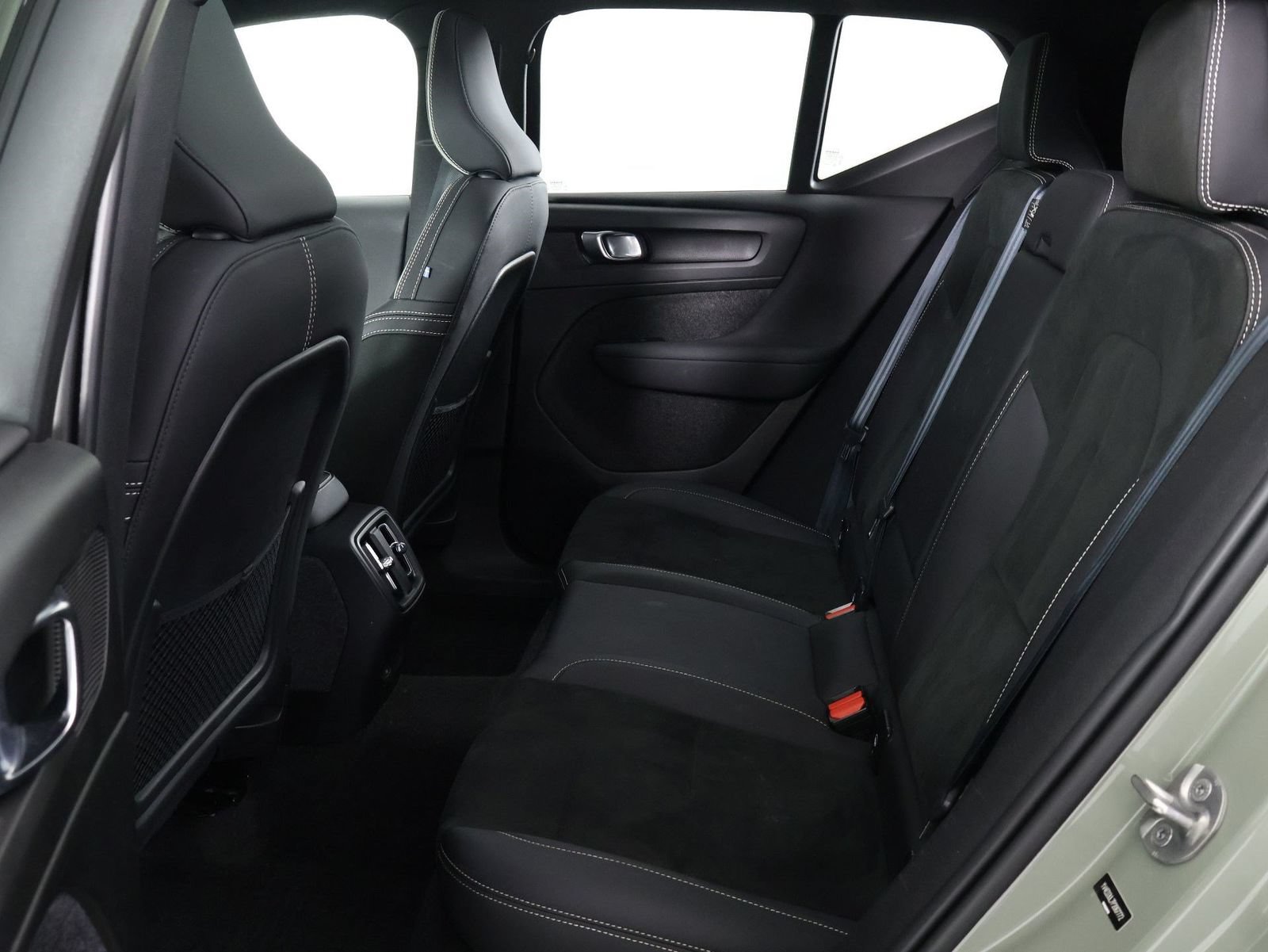 Used 2023 Volvo XC40 Recharge Plus w/ Protection Package Premier AWD/4WD image 30