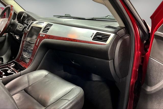 Used 2012 Cadillac Escalade Luxury image 27