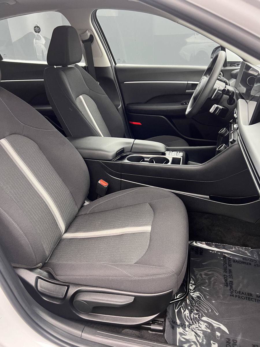 Used 2025 Hyundai Sonata SEL FWD image 23