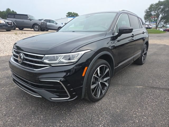 Used 2022 Volkswagen Tiguan SEL R-Line AWD/4WD image 3