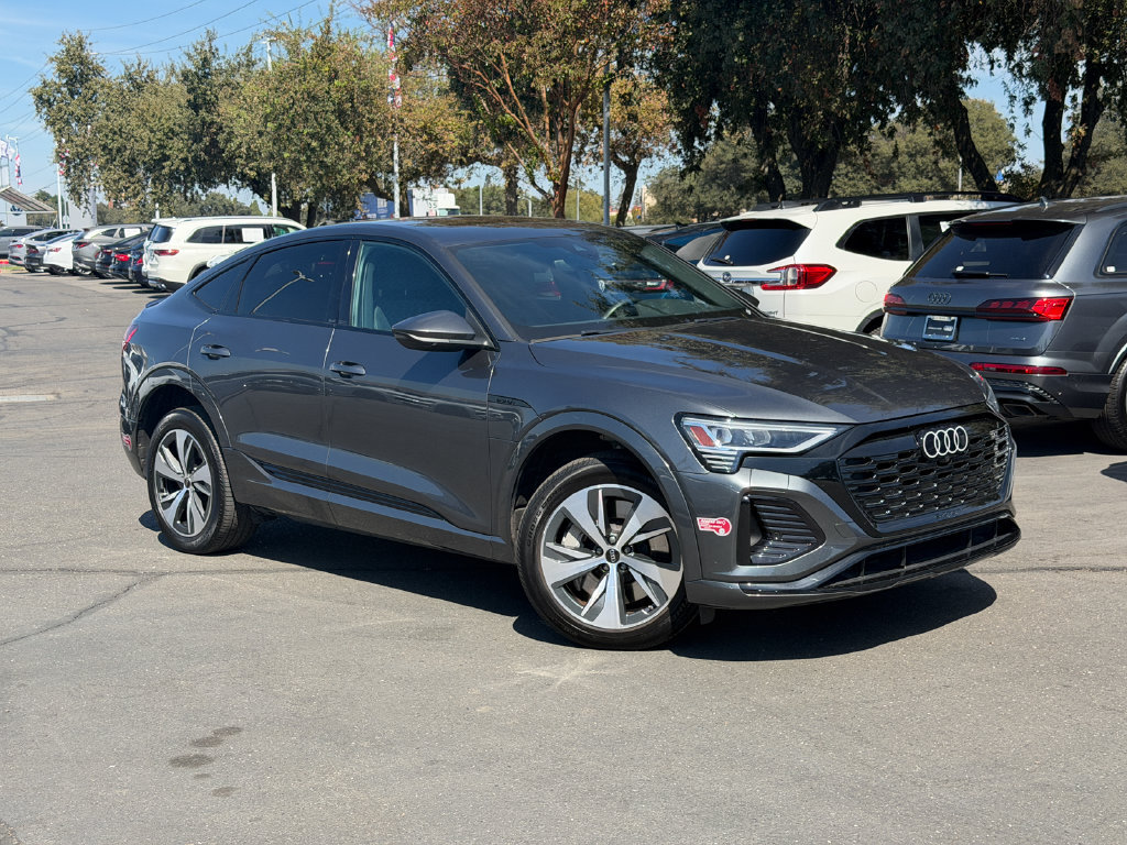 Used 2024 Audi Q8 e-tron Premium AWD/4WD image 2