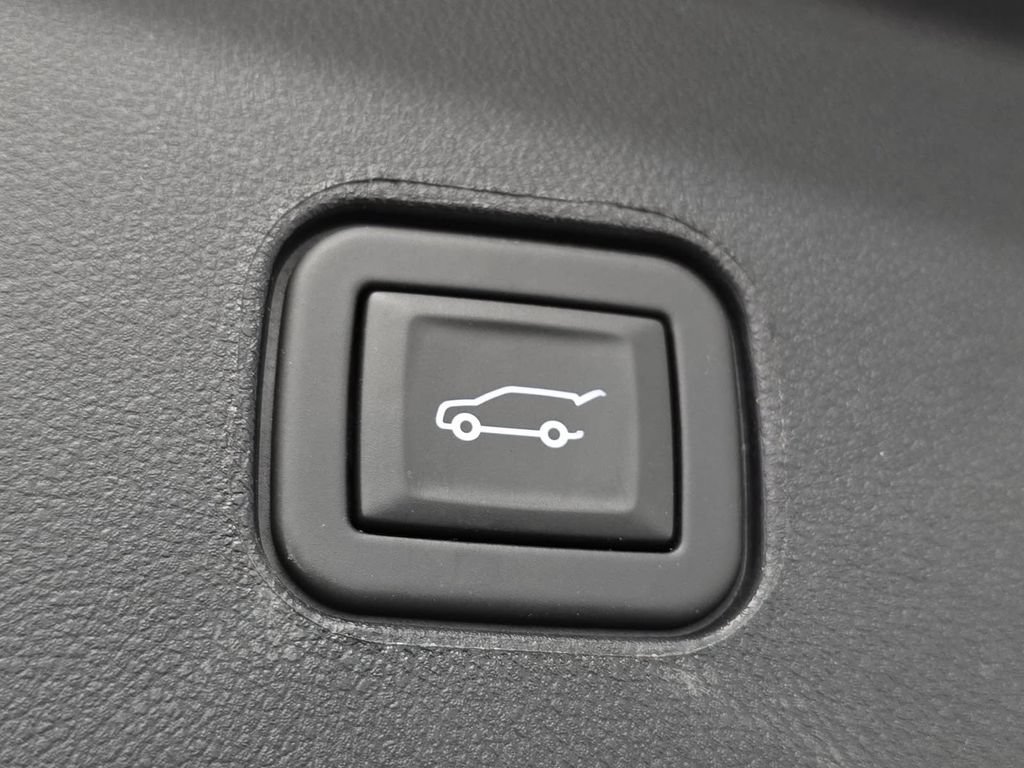 Used 2025 Cadillac Lyriq Sport RWD image 31