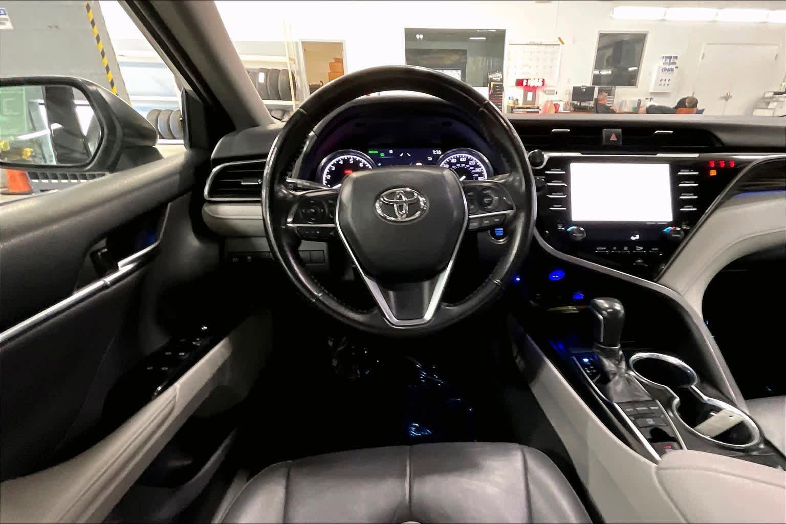 Used 2019 Toyota Camry XLE FWD image 6