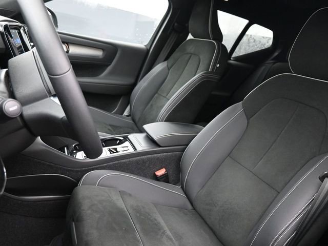 Used 2023 Volvo XC40 B5 Plus w/ Protection Package Premier image 9