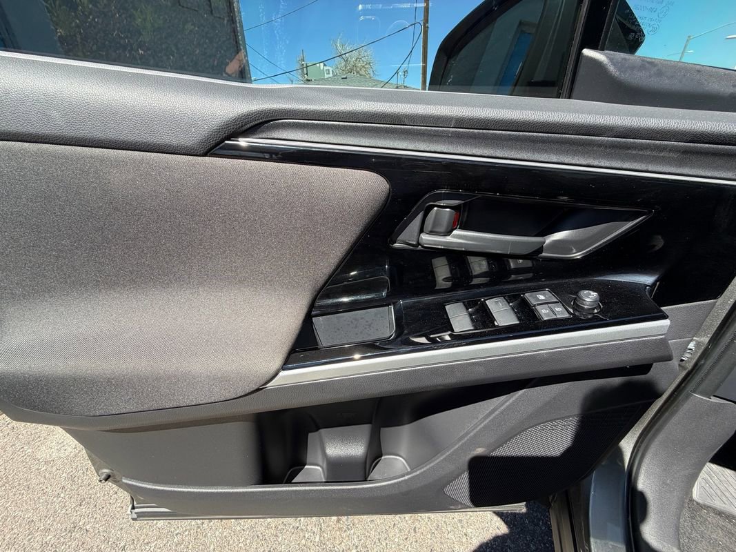 Used 2025 Subaru Solterra Premium AWD/4WD image 17