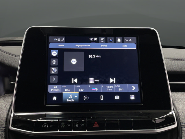 New 2025 Jeep Compass Latitude w/ Sun & Sound Group AWD/4WD image 18