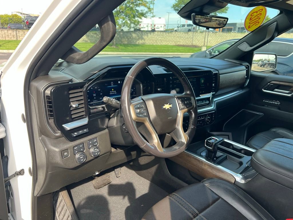 Used 2023 Chevrolet Silverado 1500 High Country w/ Technology Package image 17