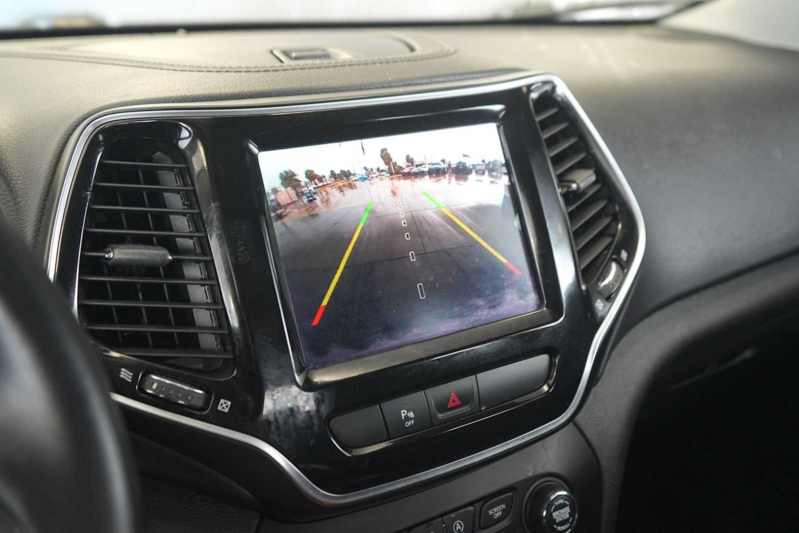 Used 2019 Jeep Cherokee Limited FWD image 23
