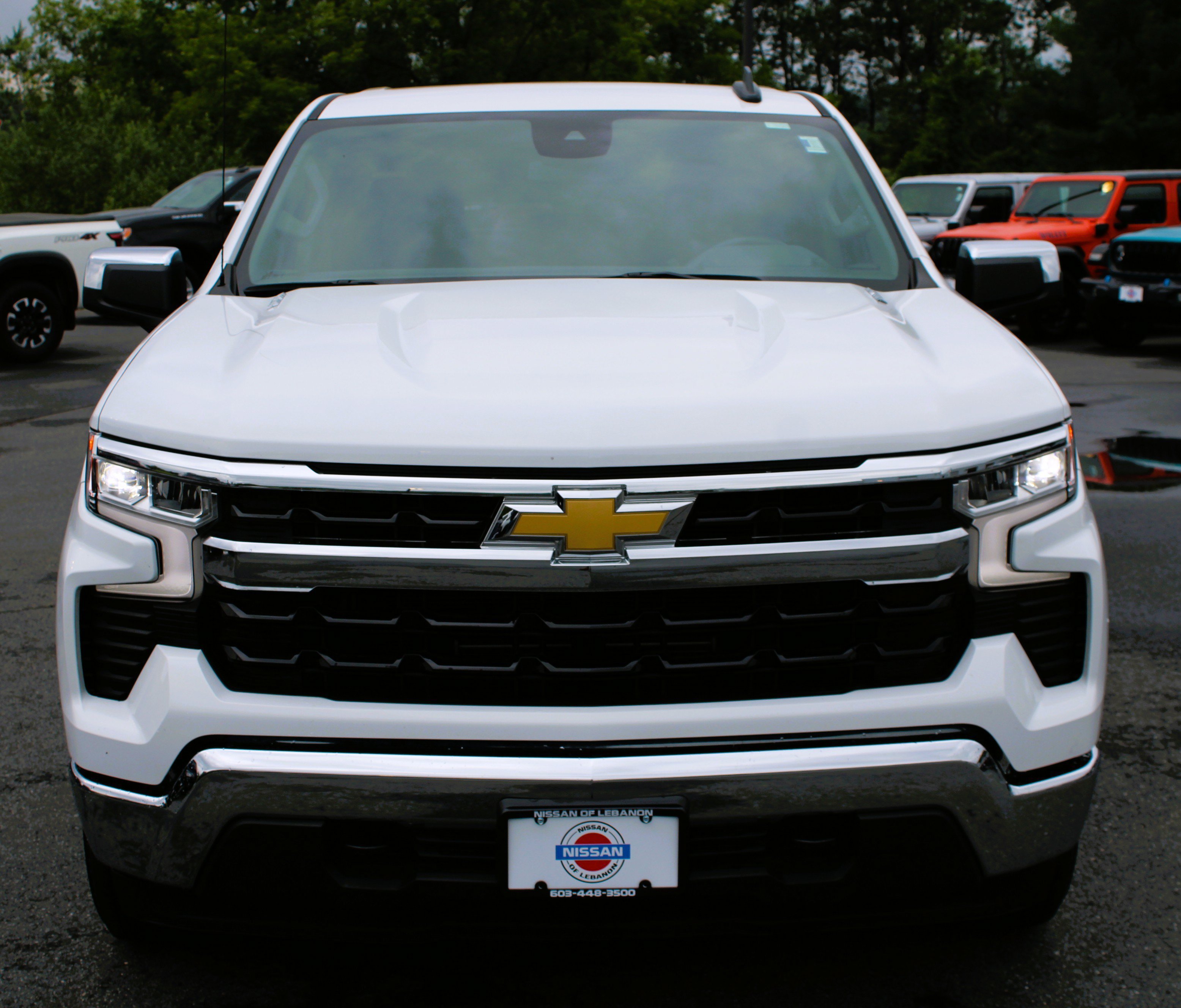 Used 2025 Chevrolet Silverado 1500 LT AWD/4WD image 2