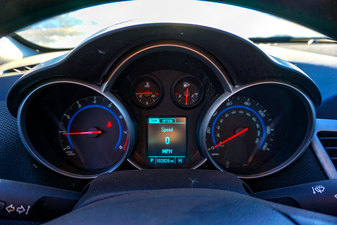 Used 2015 Chevrolet Cruze LT w/ Technology Package image 13