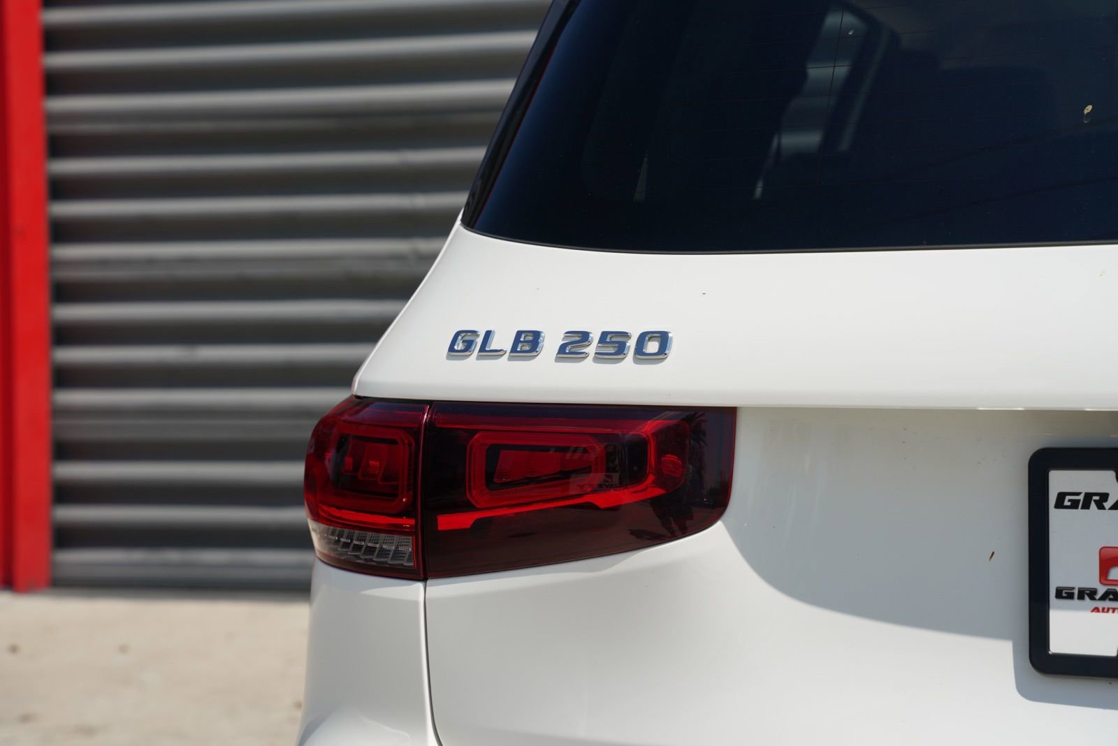Used 2021 Mercedes-Benz GLB 250 w/ Premium Package image 6