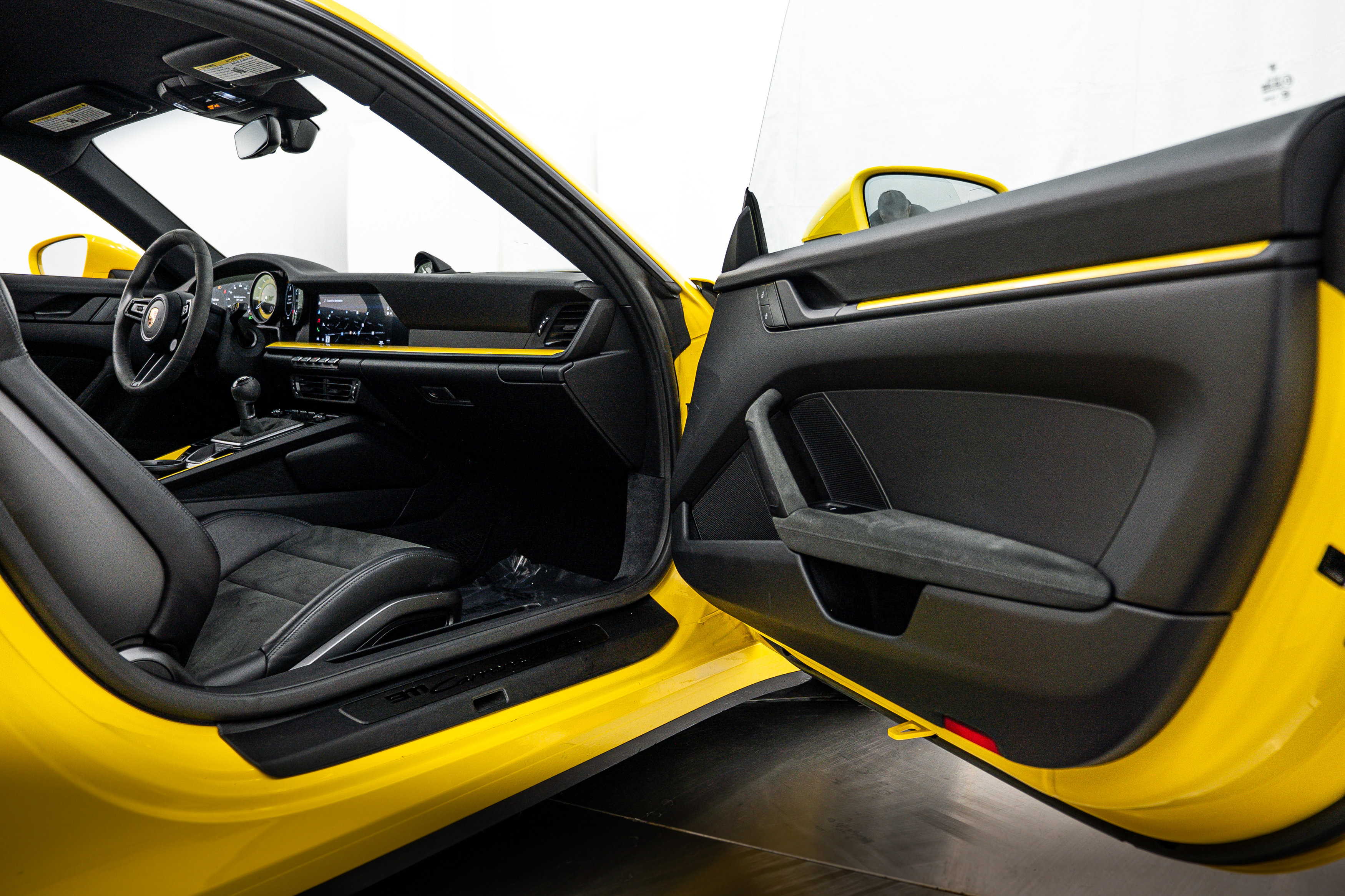 Certified 2023 Porsche 911 Carrera GTS RWD image 18