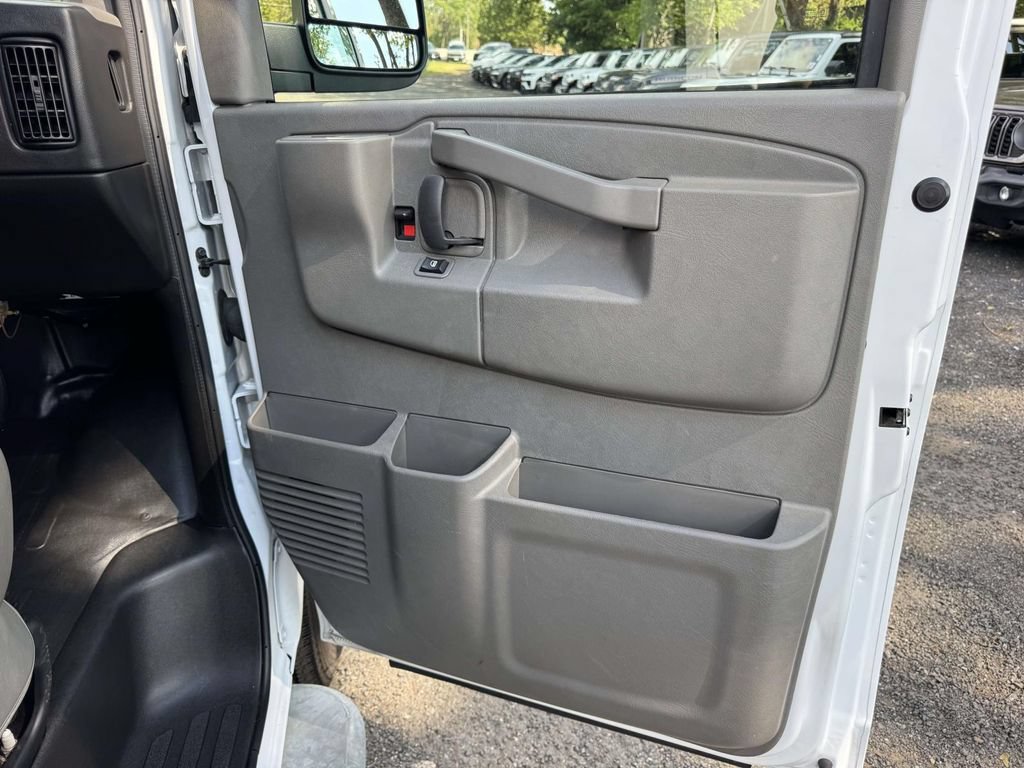 Used 2024 GMC Savana 2500 w/ Driver Convenience Package RWD image 8