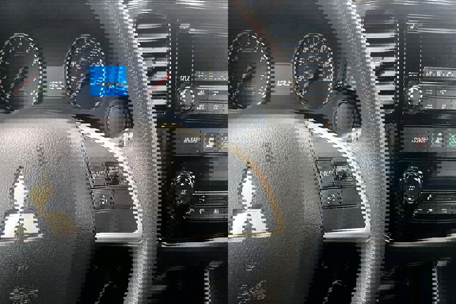 Used 2014 Mitsubishi Outlander ES image 25