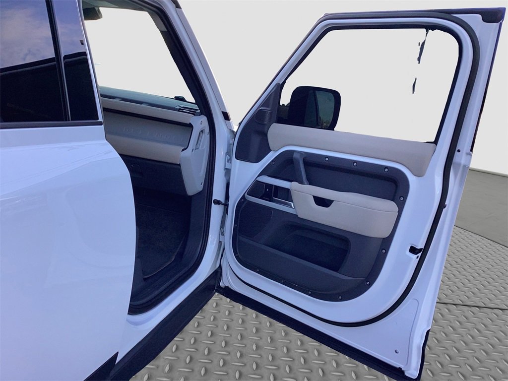 Used 2023 Land Rover Defender 110 S image 17