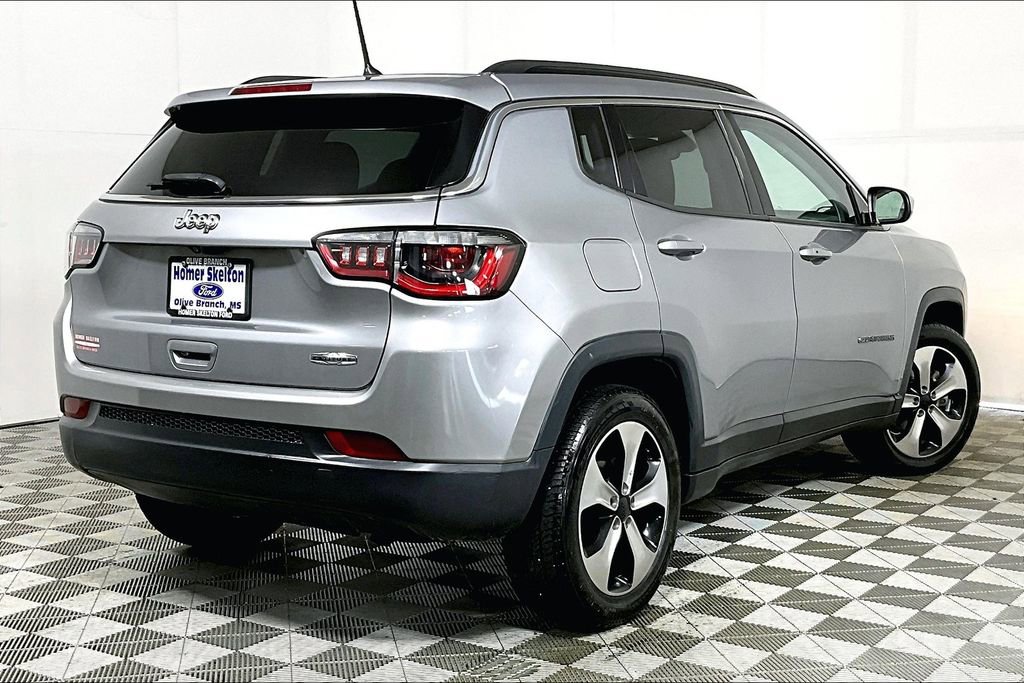 Used 2018 Jeep Compass Latitude w/ Cold Weather Group image 12