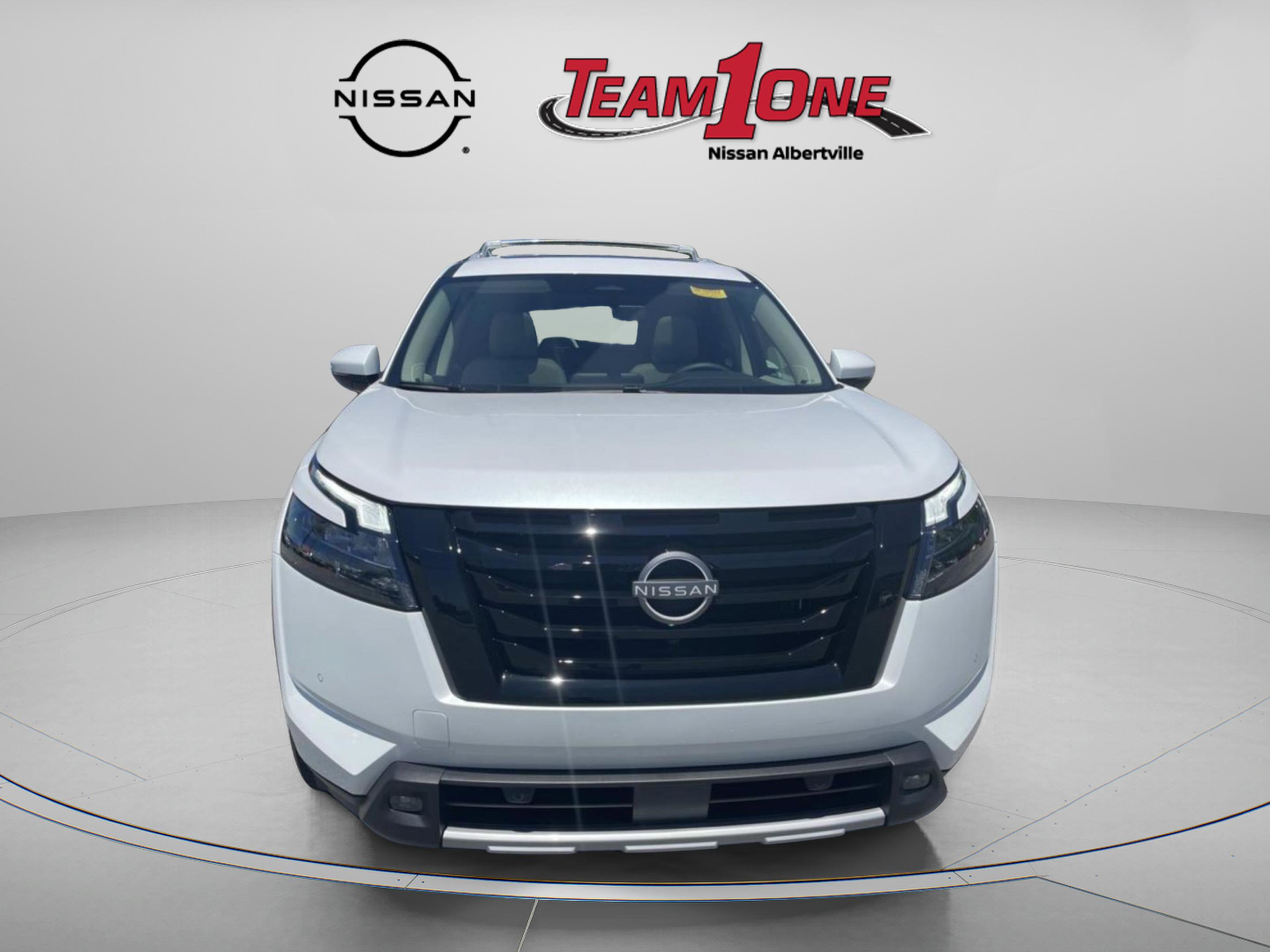 Used 2025 Nissan Pathfinder SL w/ SL Premium Package AWD/4WD image 2