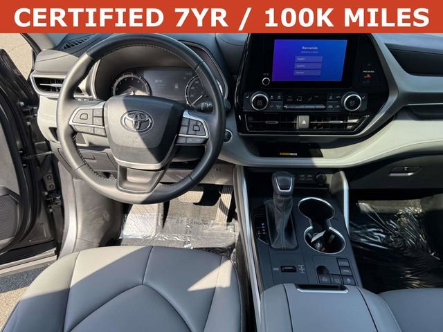 Used 2024 Toyota Highlander XLE FWD image 16