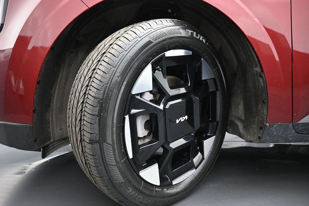 Used 2025 Kia Carnival EX FWD image 42