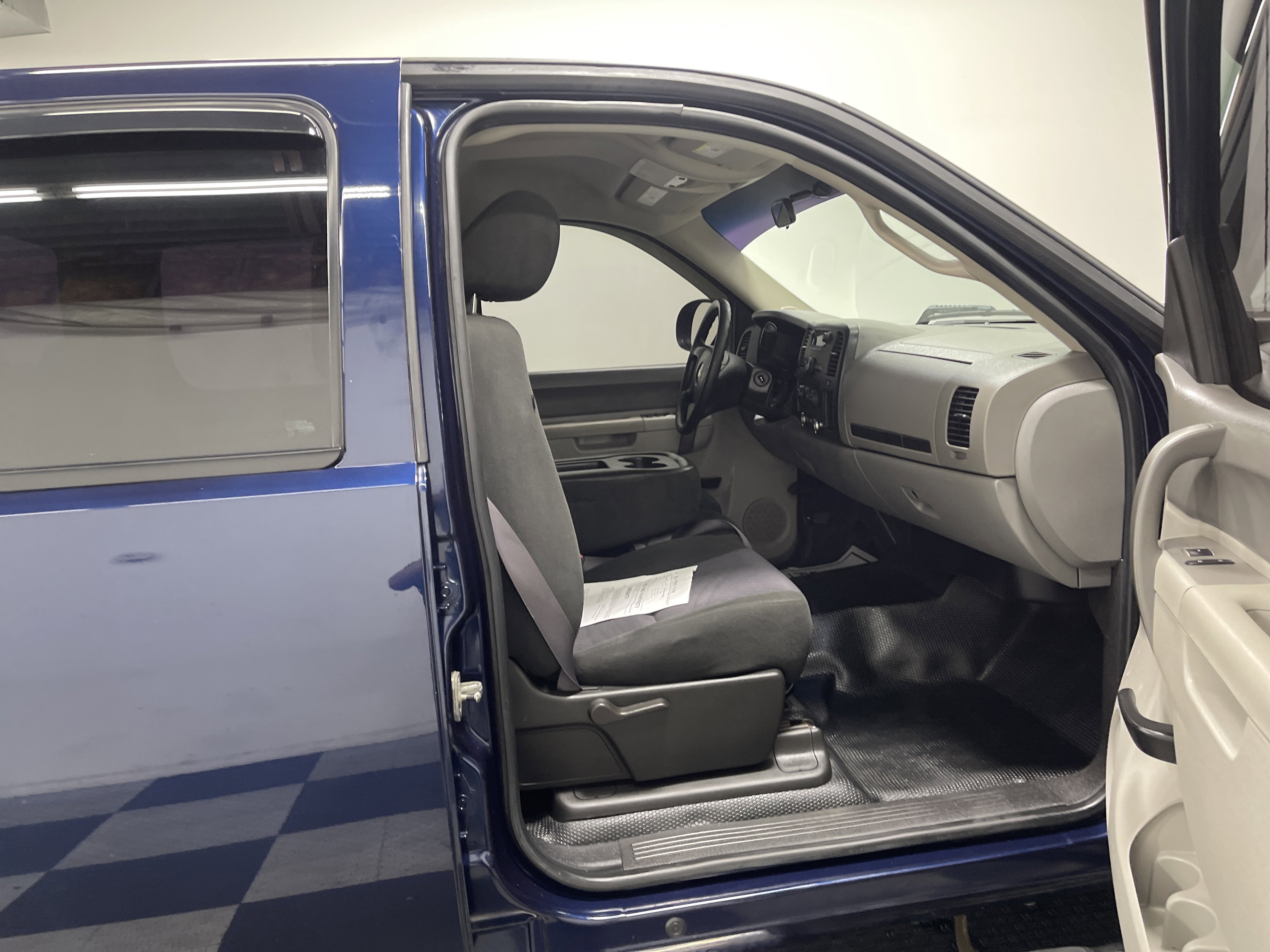 Used 2011 Chevrolet Silverado 1500 W/T RWD image 25