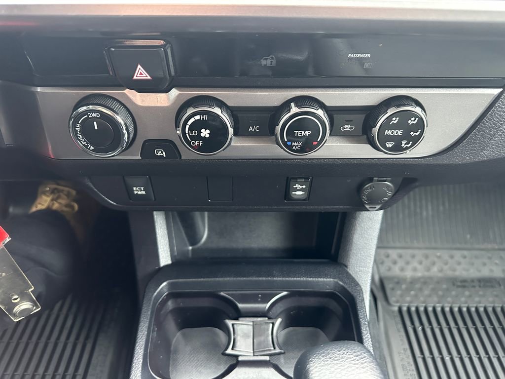 Certified 2017 Toyota Tacoma SR5 AWD/4WD image 18