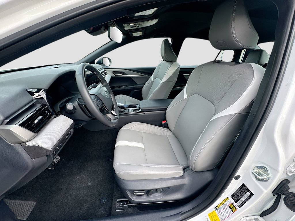 Used 2025 Toyota Camry SE image 25