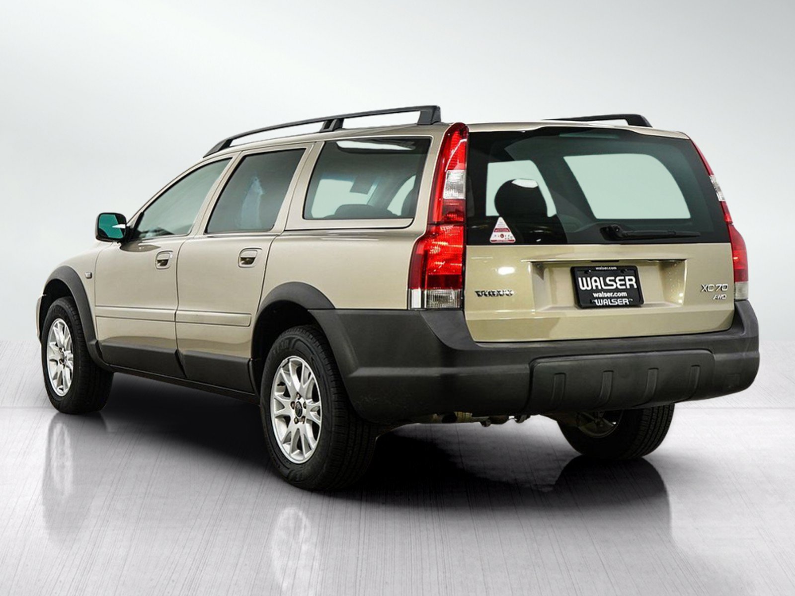 Used 2004 Volvo XC70 AWD/4WD image 3